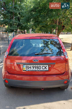 Хэтчбек Ford Fiesta 2006 в 