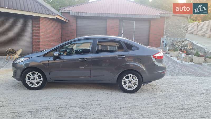 Седан Ford Fiesta 2015 в Киеве