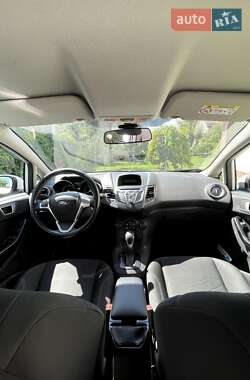 Хэтчбек Ford Fiesta 2016 в 