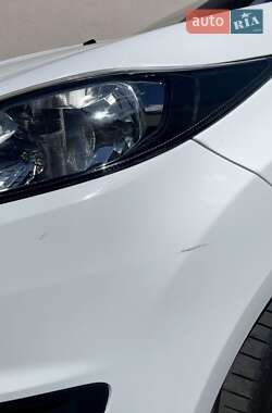 Хэтчбек Ford Fiesta 2016 в 
