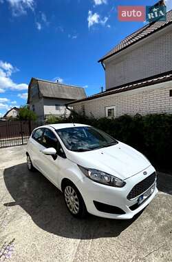Хэтчбек Ford Fiesta 2016 в 