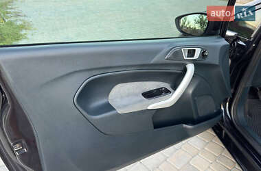 Хэтчбек Ford Fiesta 2012 в 