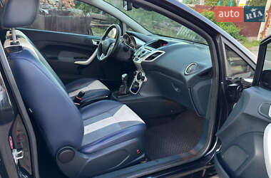 Хэтчбек Ford Fiesta 2012 в 