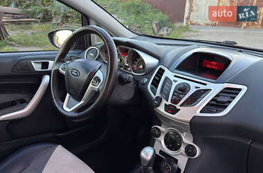 Хэтчбек Ford Fiesta 2012 в 
