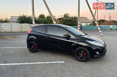 Хэтчбек Ford Fiesta 2012 в 
