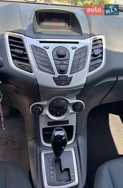Хэтчбек Ford Fiesta 2011 в 