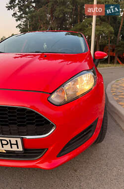 Хэтчбек Ford Fiesta 2016 в 