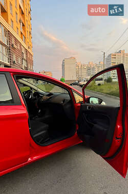 Хэтчбек Ford Fiesta 2016 в 