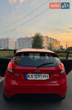 Хэтчбек Ford Fiesta 2016 в 