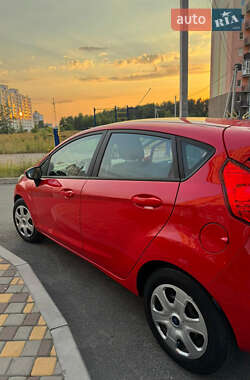 Хэтчбек Ford Fiesta 2016 в 