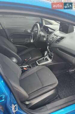 Хэтчбек Ford Fiesta 2015 в 