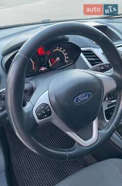 Хэтчбек Ford Fiesta 2011 в 