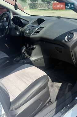 Хэтчбек Ford Fiesta 2013 в 