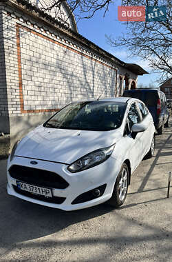 Хэтчбек Ford Fiesta 2016 в Киеве