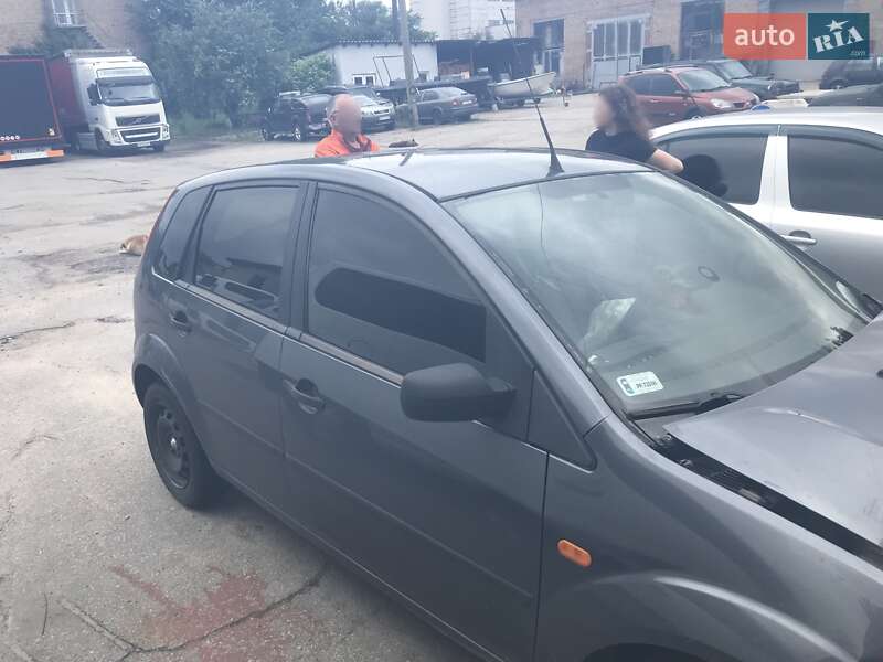 Хэтчбек Ford Fiesta 2004 в Киеве