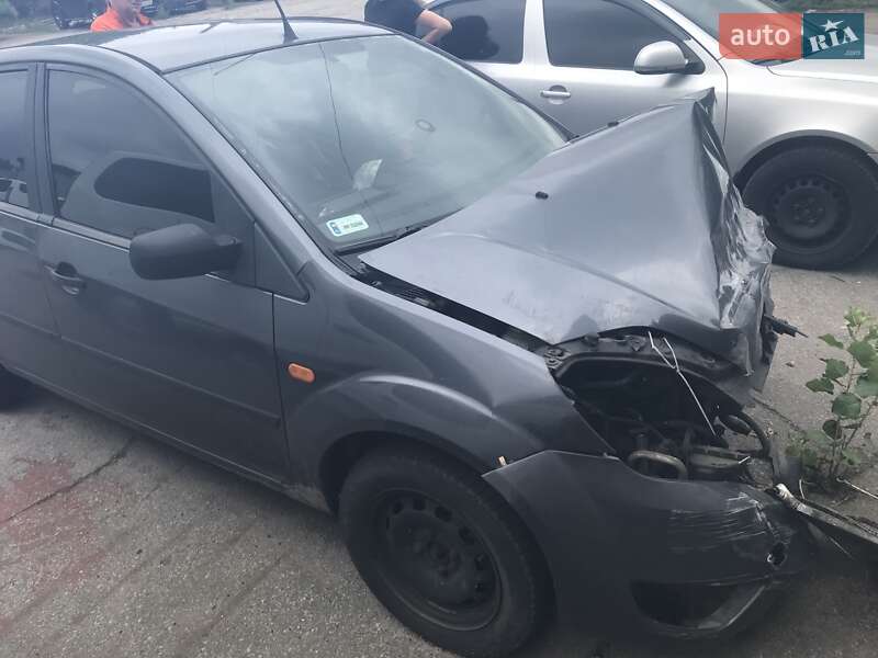 Хэтчбек Ford Fiesta 2004 в Киеве