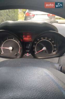 Хэтчбек Ford Fiesta 2012 в 
