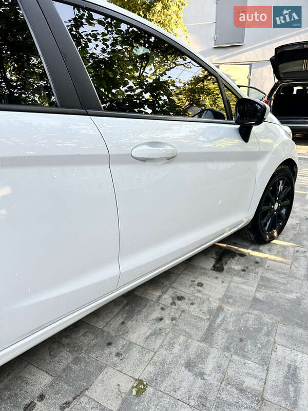 Хэтчбек Ford Fiesta 2016 в Малехове фото 5 Хэтчбек Ford Fiesta 2016 в Малехове