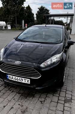 Хэтчбек Ford Fiesta 2013 в Староконстантинове