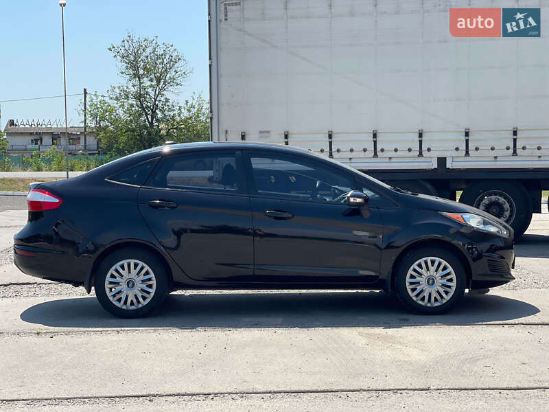 Седан Ford Fiesta 2019 в Ужгороде