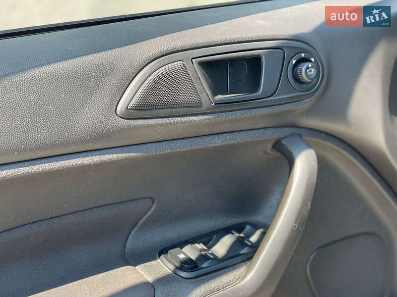 Седан Ford Fiesta 2019 в Ужгороде