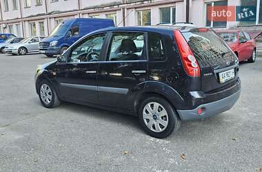 Хэтчбек Ford Fiesta 2006 в 