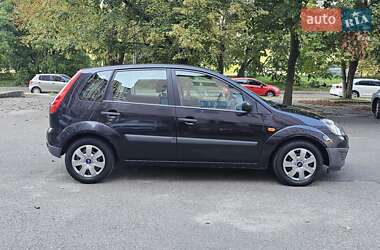 Хэтчбек Ford Fiesta 2006 в 