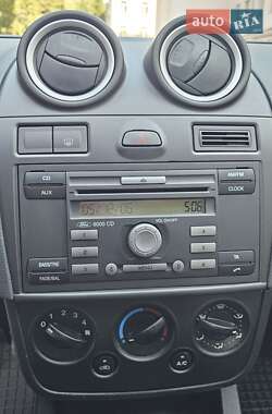 Хэтчбек Ford Fiesta 2006 в 