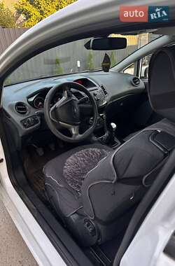 Хэтчбек Ford Fiesta 2010 в 