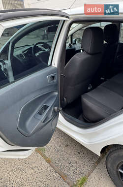 Хэтчбек Ford Fiesta 2011 в 