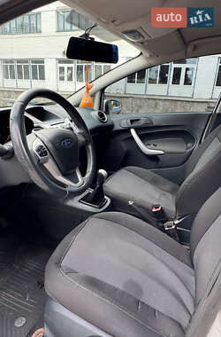 Хэтчбек Ford Fiesta 2011 в 