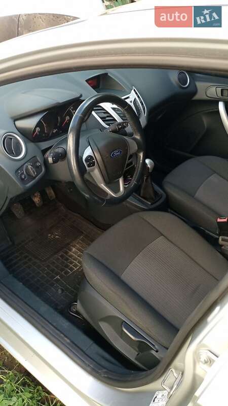 Хэтчбек Ford Fiesta 2011 в Ровно фото 2 Хэтчбек Ford Fiesta 2011 в Ровно
