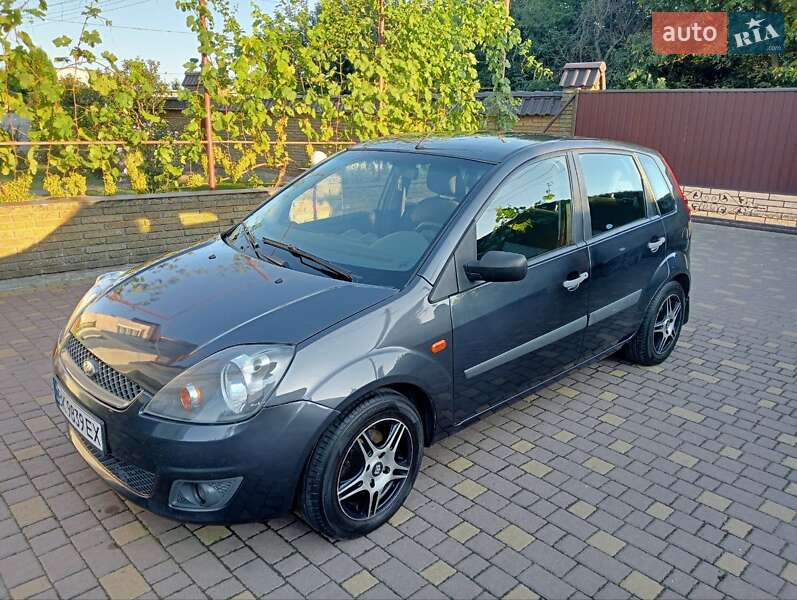 Хэтчбек Ford Fiesta 2007 в Ровно