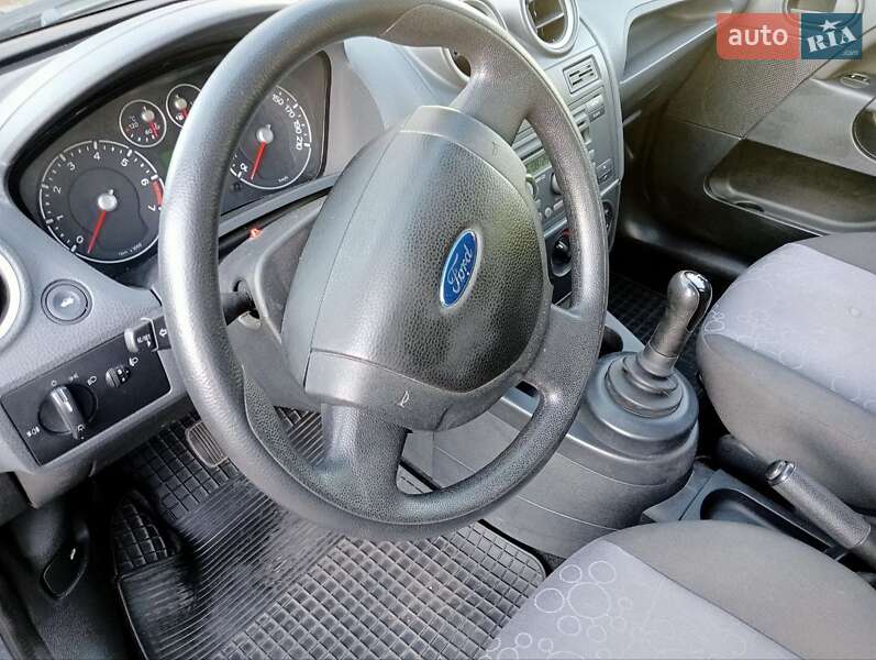 Хэтчбек Ford Fiesta 2007 в Ровно