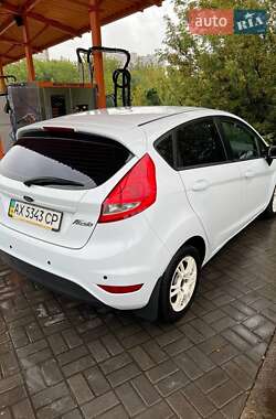 Хэтчбек Ford Fiesta 2012 в 