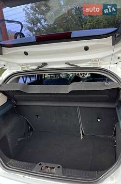 Хэтчбек Ford Fiesta 2012 в 
