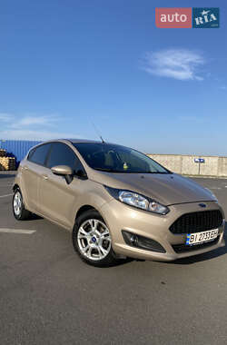 Хэтчбек Ford Fiesta 2016 в 