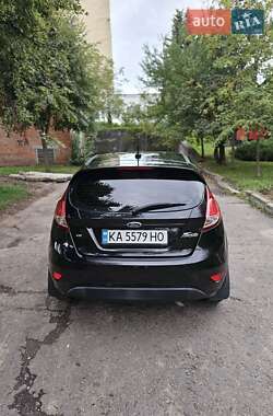 Хэтчбек Ford Fiesta 2015 в 