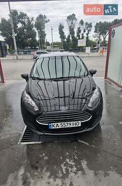 Хэтчбек Ford Fiesta 2015 в 