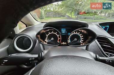 Хэтчбек Ford Fiesta 2015 в 