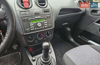 Хэтчбек Ford Fiesta 2008 в 