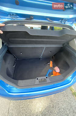 Хэтчбек Ford Fiesta 2011 в 