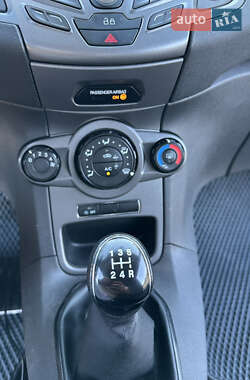 Хэтчбек Ford Fiesta 2012 в 