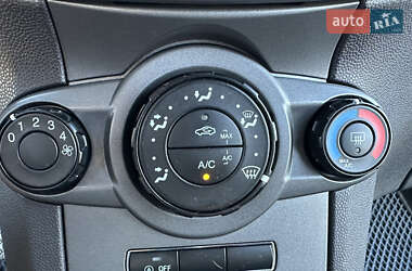 Хэтчбек Ford Fiesta 2012 в 