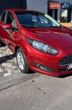 Хэтчбек Ford Fiesta 2016 в 