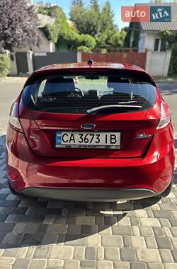 Хэтчбек Ford Fiesta 2016 в 