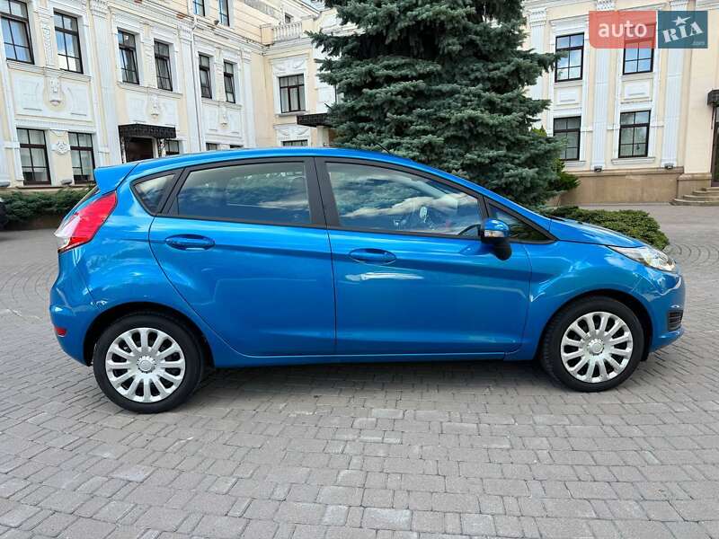 Хэтчбек Ford Fiesta 2016 в Киеве
