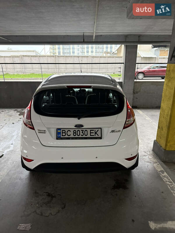 Хэтчбек Ford Fiesta 2015 в Львове