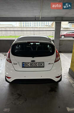 Хэтчбек Ford Fiesta 2015 в 