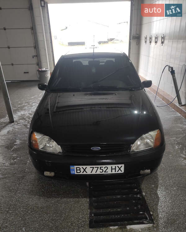 Хэтчбек Ford Fiesta 2000 в 